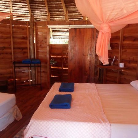 Tawan Bar And Bungalow Hotel Ko Phra Thong Exterior photo