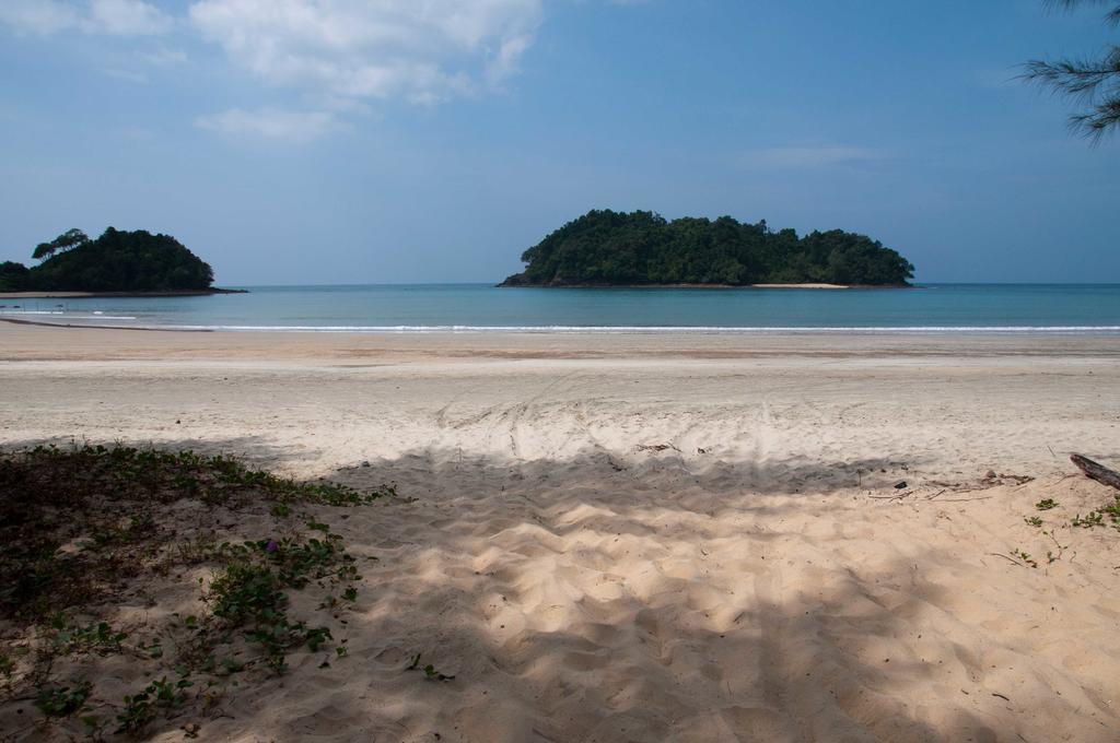 Tawan Bar And Bungalow Hotel Ko Phra Thong Exterior photo