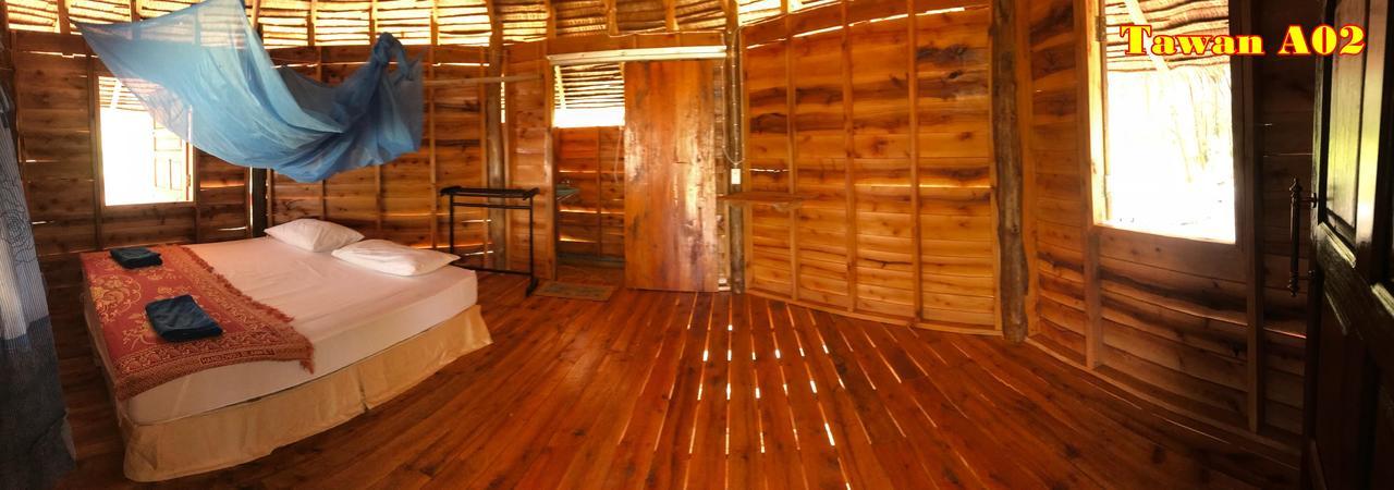 Tawan Bar And Bungalow Hotel Ko Phra Thong Exterior photo