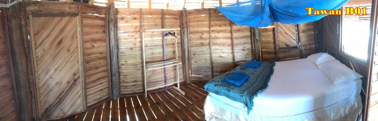 Tawan Bar And Bungalow Hotel Ko Phra Thong Exterior photo
