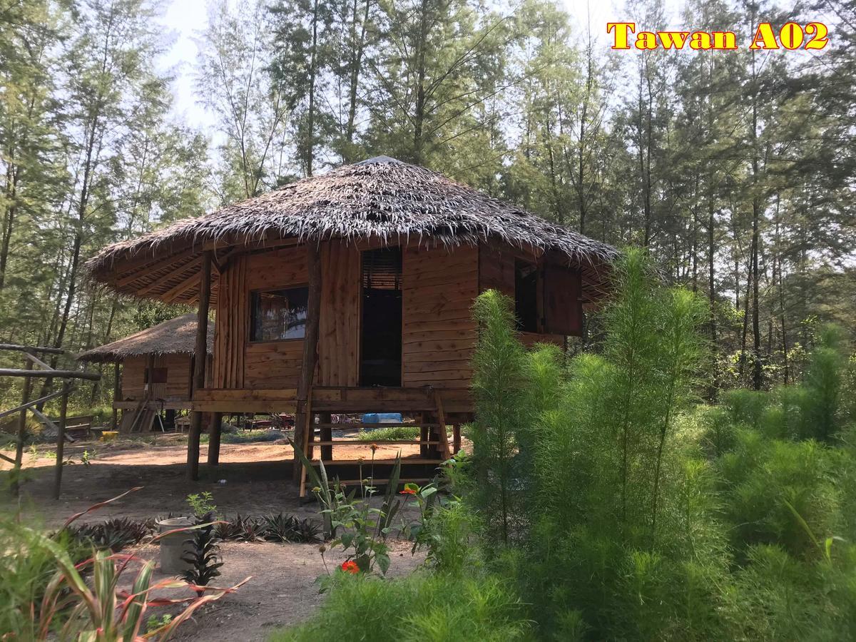 Tawan Bar And Bungalow Hotel Ko Phra Thong Exterior photo